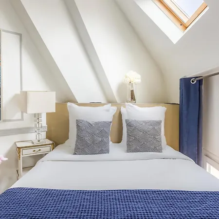 Luxury 2 Bedroom Duplex - Beautiful Monument View * Paris
